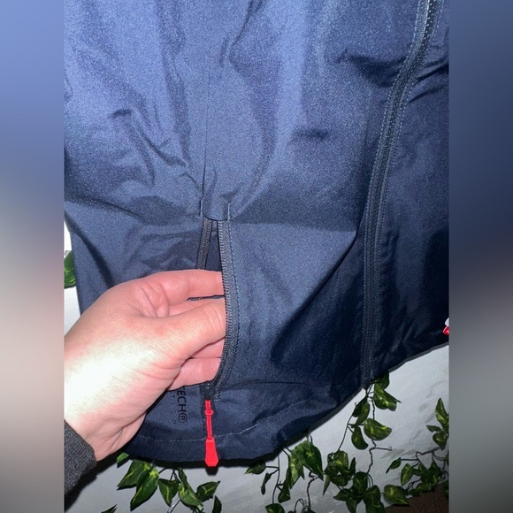 Helly Hansen Black Vest for Men - Picture 3 of 15